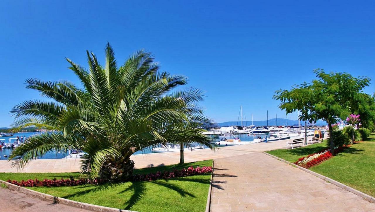 Blue Sky Residence Малинска Экстерьер фото